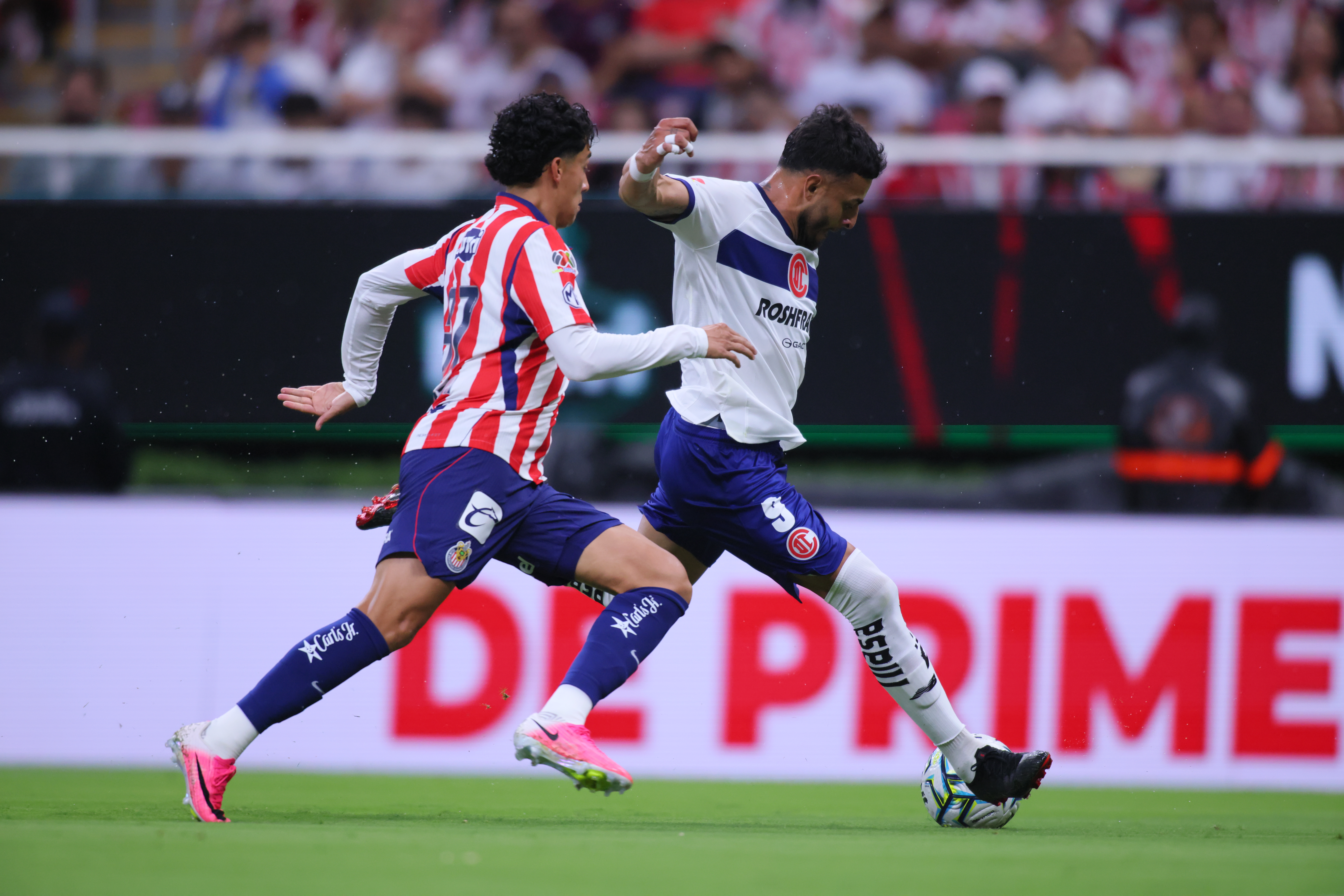 Jugadores de Chivas y Toluca en el Apertura 2026